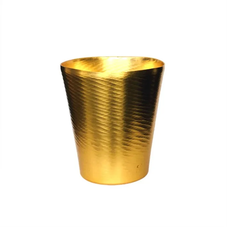 Cupă din aluminiu cu model de pește