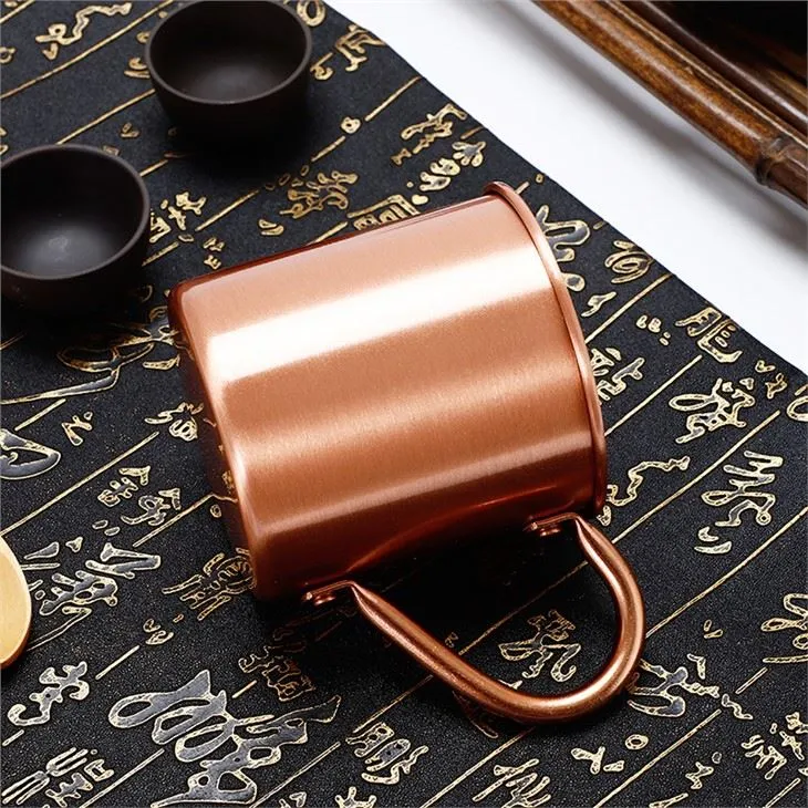 Trandafir auriu frumos bătrân de ciorchine din Moscova