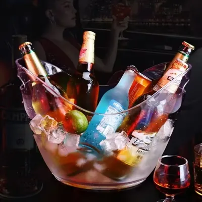 Câte sticle pot încăpea într-o găleată de gheață din plastic?